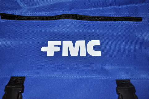 Печать лого компании FMC на сумке для агронома